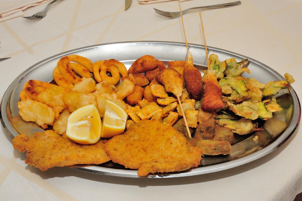 Affittacamere B&B Trattoria Della Posta Maissana Luaran gambar